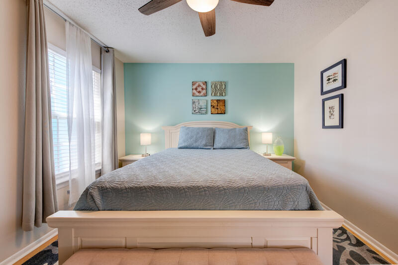 King bed with upholstered bench